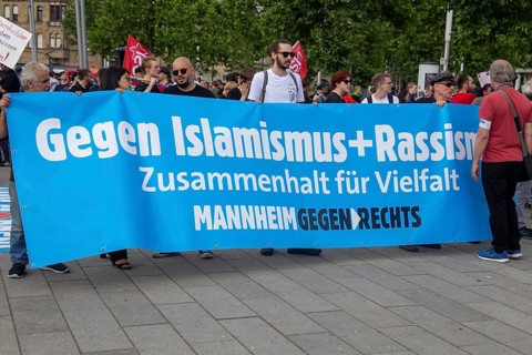 For democracy and diversity: rally organised by DGB Nordbaden and democratic parties, religious