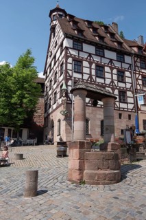 Tiergärtnertorplatz 14th century, medieval draw well, Pilatushaus, Nuremberg, Middle Franconia,