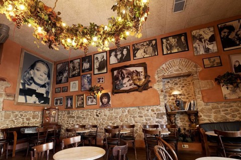 Melina Mercouri Cafe, retro-style bistro, walls decorated with photos of the Greek actress and
