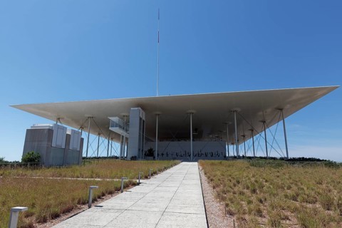 Cultural centre of the Stavros Niarchos Foundation with floating flat roof, architect Renzo Piano,