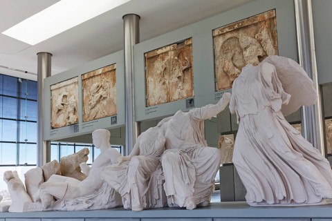 Figures from the east pediment of the Parthenon, Dione and Aphrodite, Acropolis Museum, architect