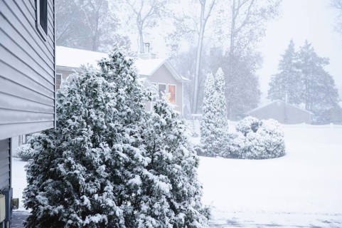 USA, 7 November 2012: Still trying to recover from Hurricane Sandy, a snow storm hits the