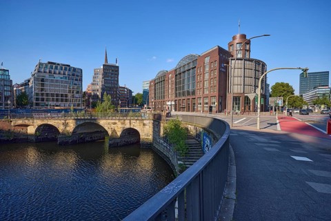Nikolaifleet with Zollernbrücke, Domstrasse with the SRH Campus Hamburg, Free and Hanseatic City of