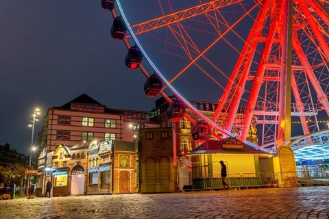 Old town, empty Burgplatz, on the banks of the Rhine, Ferris wheel, Wheel of Vision, with many