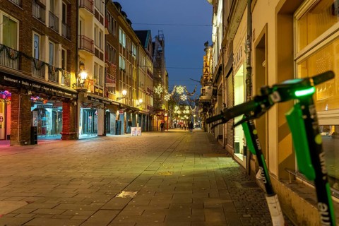 Altstadt, empty Bolker Strasse, normally well-filled street, with many Altstadt pubs, Christmas