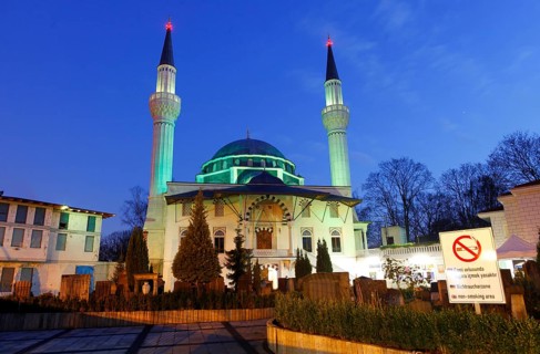 Berlin, 02.12.2009, Sehitlik Mosque in Berlin Neukölln. The mosque stands on the site of the