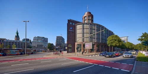 Willy-Brandt-Strasse with the SRH Campus Hamburg under a cloudless blue sky, Free and Hanseatic