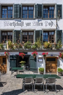 Pub, restaurant, pub zur alten Post with outdoor catering in a historic half-timbered house,