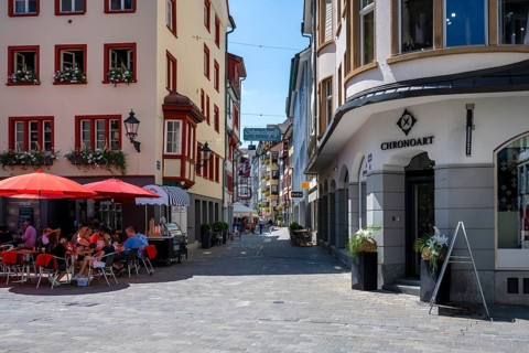 Schmiedgasse, pedestrian zone, shopping alleyway with outdoor catering, monastery quarter, old town