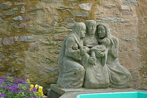 Rubens Fountain by Hermann Kuhmichel 1935, sculpture, three, woman, mother, stone, infant, carry,