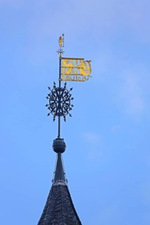 Golden weathervane with figures and date 1685, detail, wind rose, golden, Upper Castle, Siegen,