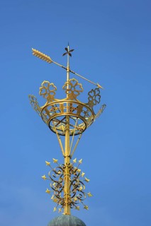Landmark golden crown on the spire of the Nikolaikirche, golden, crown, shining, detail, cut-out,