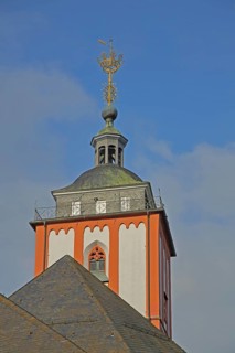 Tower with the landmark golden crown on the spire of the Nikolaikirche, golden, crown, Siegen,