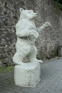 Sculpture and memorial Berlin Bear by Lilliy Voigt 1952, Lily, white, bear figure, Kölner Strasse,