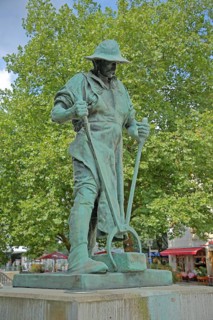 Sculpture Hüttenmann Frieder by Friedrich Reusch 1902 as a symbol for workers in the former hammer