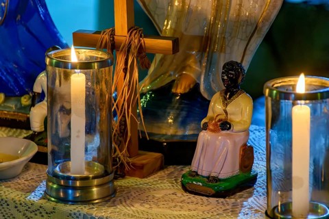 Altar with religious symbols honoring the entities and deities present in Umbanda and Candomble in