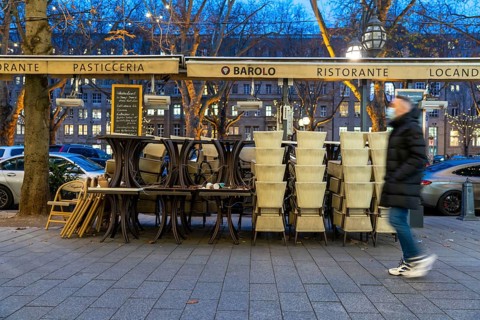 Königsallee shopping street, Kö, Christmas decorations, closed catering establishments, little