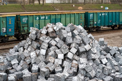 Duisburg-Ruhrort inland port, forwarding island, recycling of scrap metal, scrap metal, aluminium