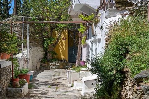 Narrow backyard in Ani Poli, the historic upper old town of Thessaloniki in Greece, decoration with