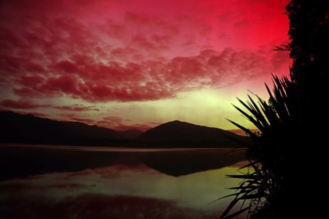 Aurora australis at Lake Haupiri, West Coast, New Zealand at 8:50 pm, May 11, 2024