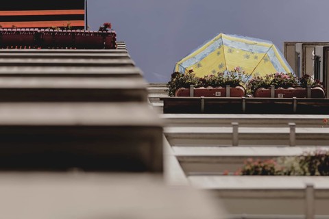 Parasol on the balcony of a prefabricated building, taken in Berlin, 07/08/2024