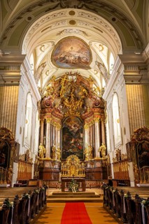 Church ('Stadtpfarrkirche St. Veit, Dom der Wachau') in the historic old town of Krems an der