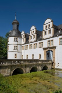Neuhaus Castle, moated castle, Weser Renaissance, Paderborn, Westphalia, North Rhine-Westphalia,