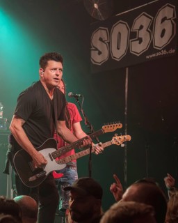 Chris Demakes, singer and guitarist of Less Thank Jake live at Berlin SO36 on 31.07.2024