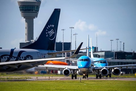Aircraft at Amsterdam Schiphol Airport, on the taxiway for take-off on the Aalsmeerbaan, 18L/36R,