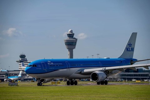 Aircraft at Amsterdam Schiphol Airport, on the taxiway for take-off on the Aalsmeerbaan, 18L/36R,