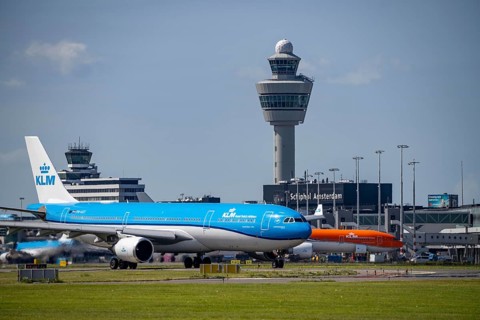 Aircraft at Amsterdam Schiphol Airport, on the taxiway for take-off on the Aalsmeerbaan, 18L/36R,