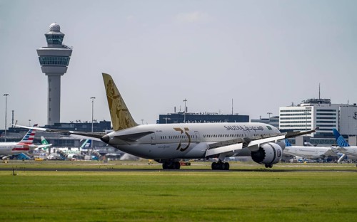 Saudia Boeing 787 Dreamliner, aircraft landing at Amsterdam Schiphol Airport, Buitenveldertbaan,