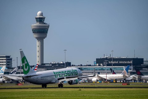 Transavia Boeing 737-800, aircraft landing at Amsterdam Schiphol Airport, Buitenveldertbaan, 09/27,