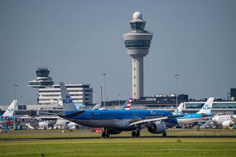 KLM Embraer E195-E2, aircraft landing at Amsterdam Schiphol Airport, Buitenveldertbaan, 09/27, Air