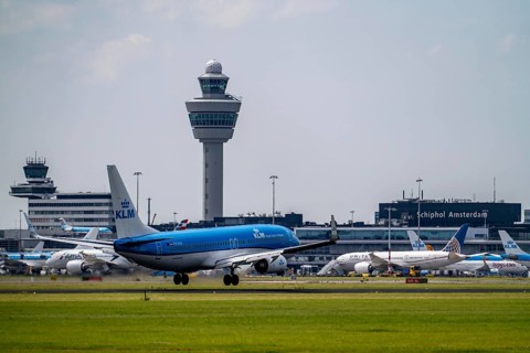 KLM Boeing 737-800, aircraft landing at Amsterdam Schiphol Airport, Buitenveldertbaan, 09/27, Air