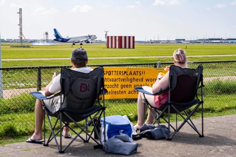 Amsterdam Schiphol Airport, planespotters, aircraft enthusiasts, at the Buitenveldertbaan, watch