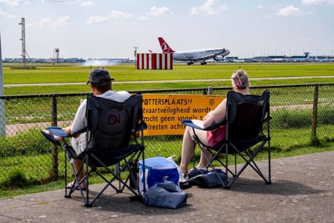 Amsterdam Schiphol Airport, planespotters, aircraft enthusiasts, at the Buitenveldertbaan, watch