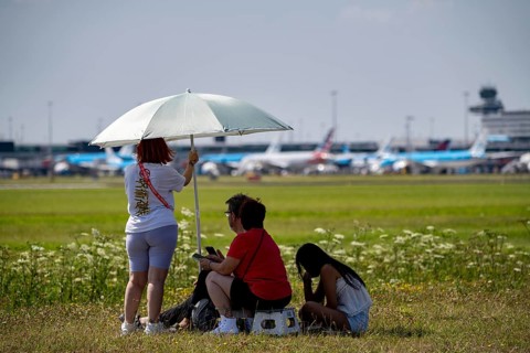 Amsterdam Schiphol Airport, planespotters, aircraft enthusiasts, at the Buitenveldertbaan, watch
