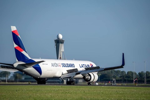 LATAM Cargo Columbia, aircraft after landing at Amsterdam Schiphol Airport, Polderbaan, 18R/36L,