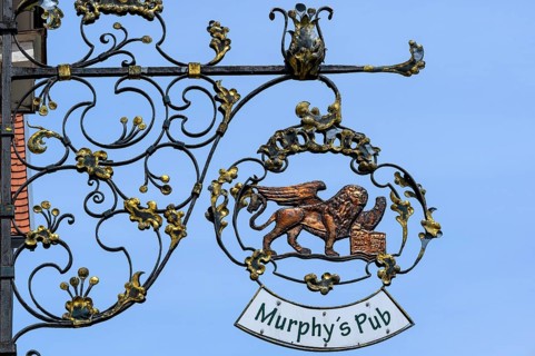 Nose shield with winged lion, Murphiys Pub, Isny, Baden-Württemberg, Germany, Europe