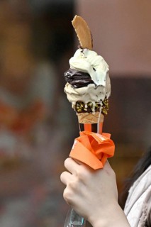 Vanilla ice cream cone
