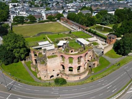 Aerial view of historical ruins in a city, surrounded by streets and a green park, aerial view,