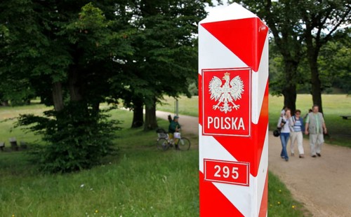 Bad Muskau, 26.07.2009, Border to Poland, Boundary stone in the Polish part of the Fürst-Pueckler,