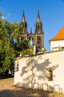 Castle cellar and cathedral on the cathedral square, Meissen, Meissen, Saxony, Germany, Europe