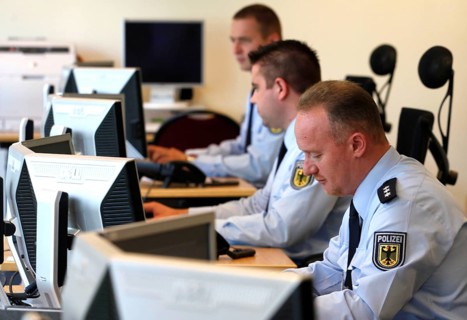 Potsdam, 12.06.2009, Federal Police Control Centre, Federal Police officers at the Federal Police