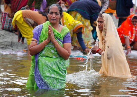 Allahabad, India, 20.01.2010, Hindus gather for the Magh Mela in Allahabad to take a holy dip at