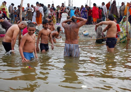 Allahabad, India, 20.01.2010, Hindus gather for the Magh Mela in Allahabad to take a holy dip at