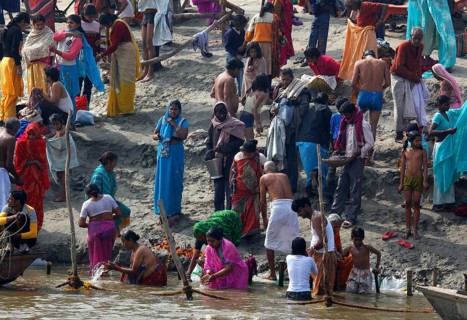 Allahabad, India, 20.01.2010, Hindus gather for the Magh Mela in Allahabad to take a holy dip at