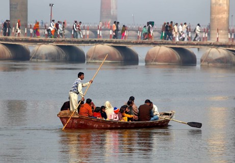 Allahabad, India, 20.01.2010, Hindus gather for the Magh Mela in Allahabad to take a holy dip at
