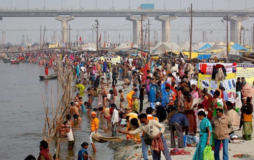 Allahabad, India, 20.01.2010, Hindus gather for the Magh Mela in Allahabad to take a holy dip at